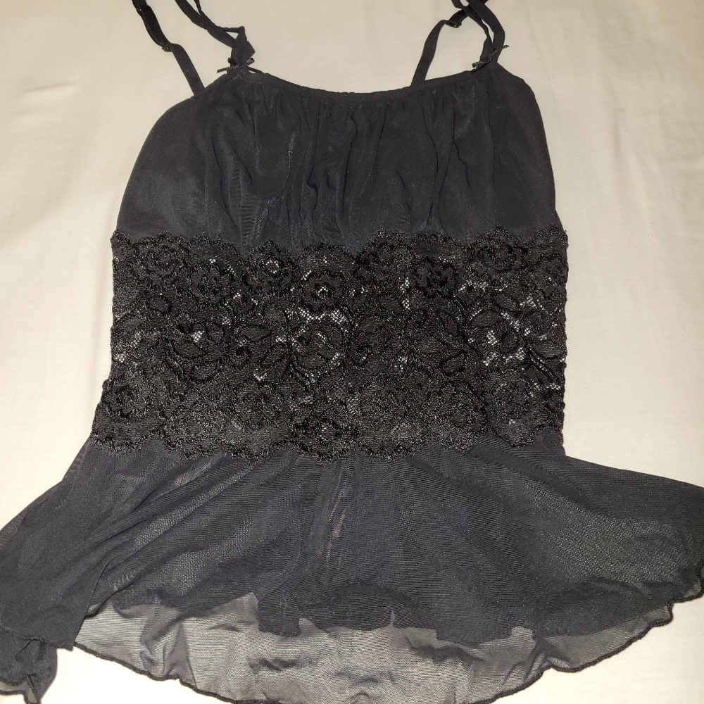 Lightweight top with lace middle